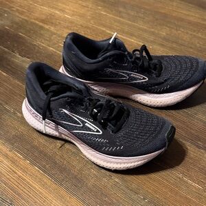 Brooks Women's Black and Light Pink Running Sneakers